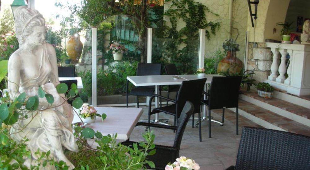 Castel Garoupe Hotel Antibes Bagian luar foto