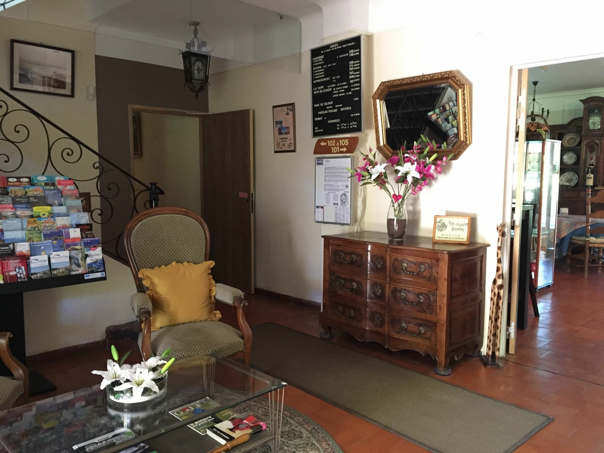 Castel Garoupe Hotel Antibes Bagian luar foto