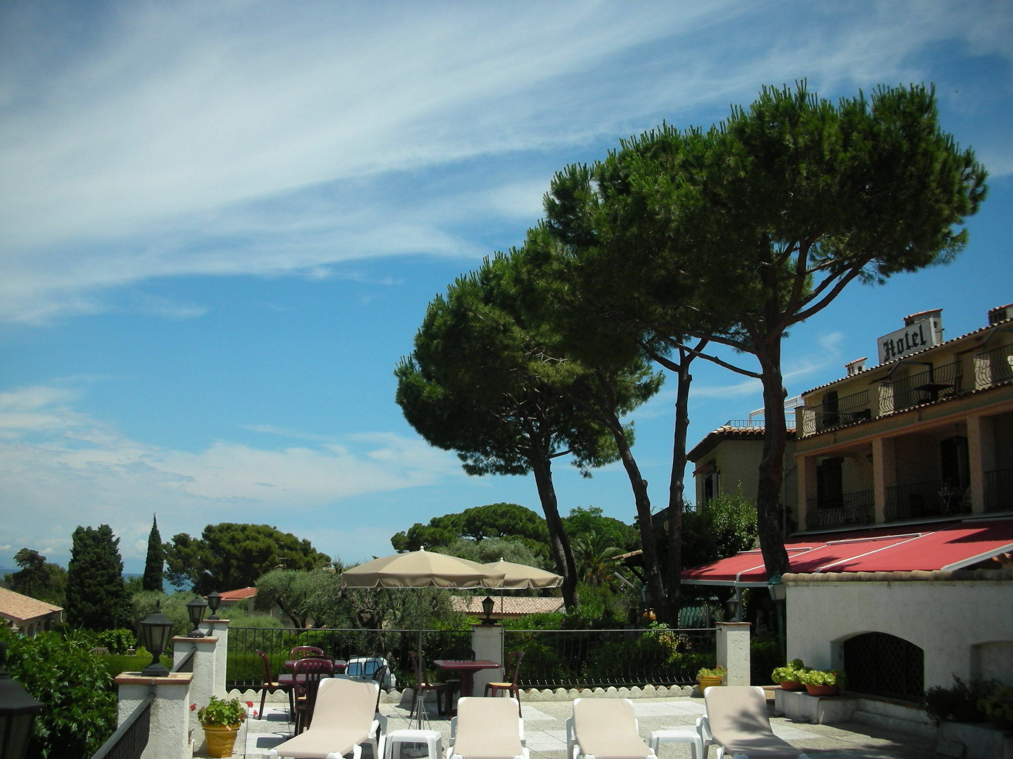 Castel Garoupe Hotel Antibes Bagian luar foto