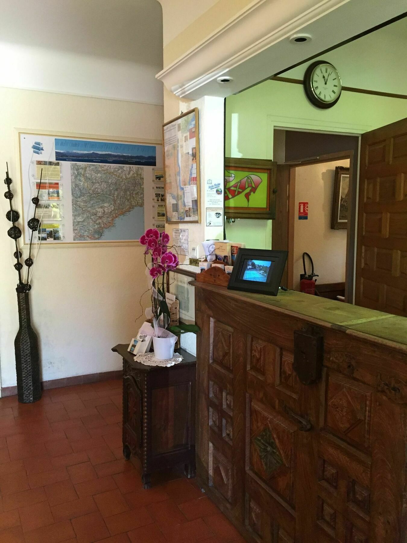 Castel Garoupe Hotel Antibes Bagian luar foto