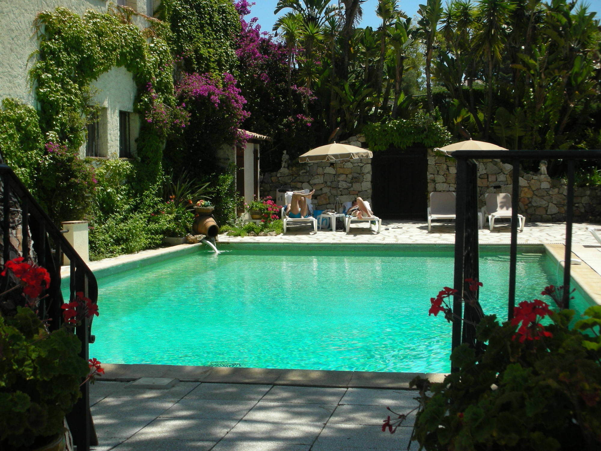 Castel Garoupe Hotel Antibes Bagian luar foto